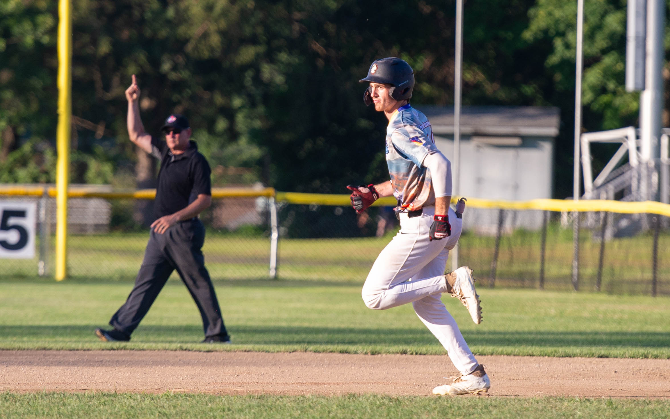 Ruggiero HR with umpire signal